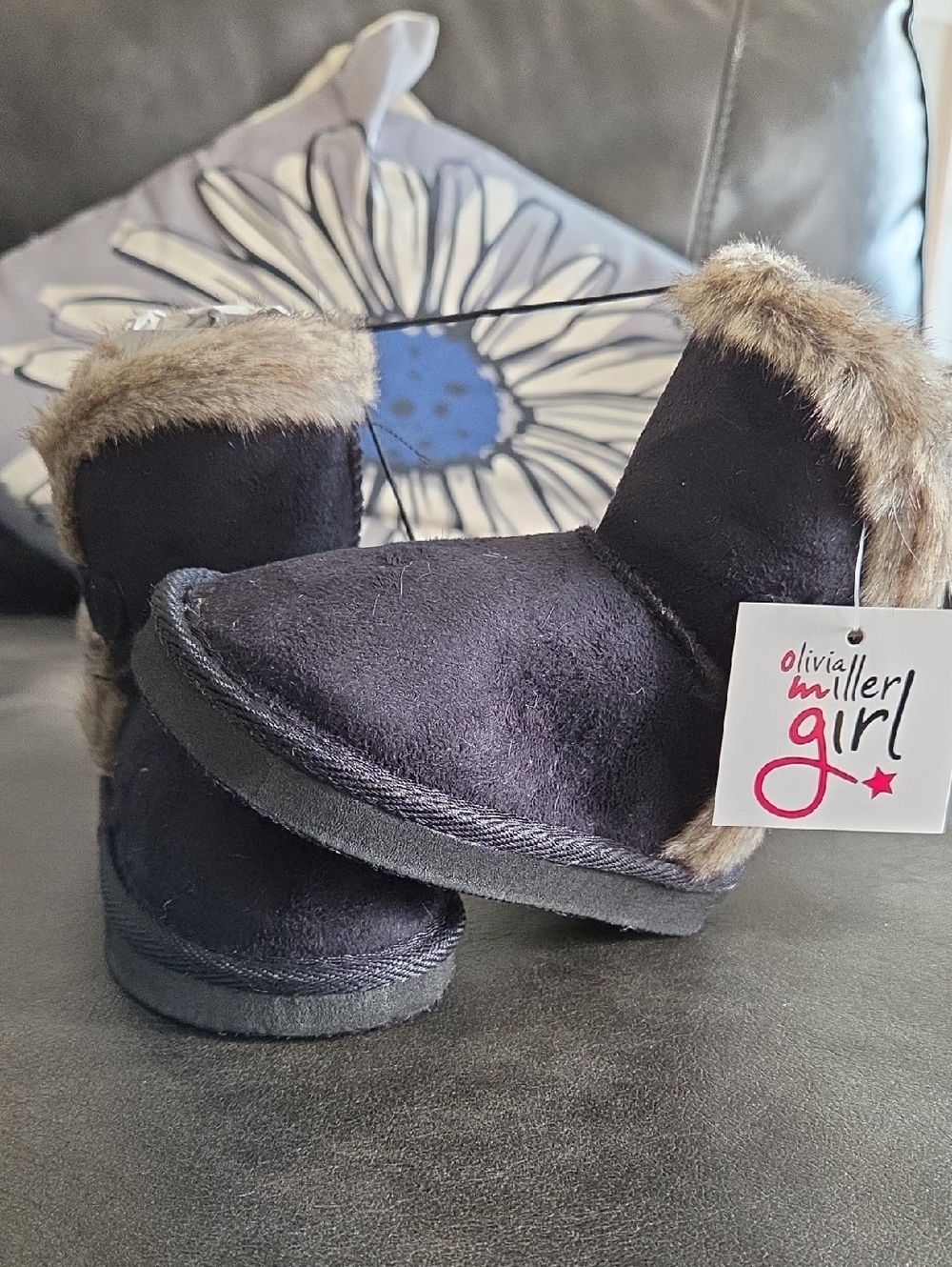 NWT Olivia Miller Black Faux-Fur Trim Kids Booties